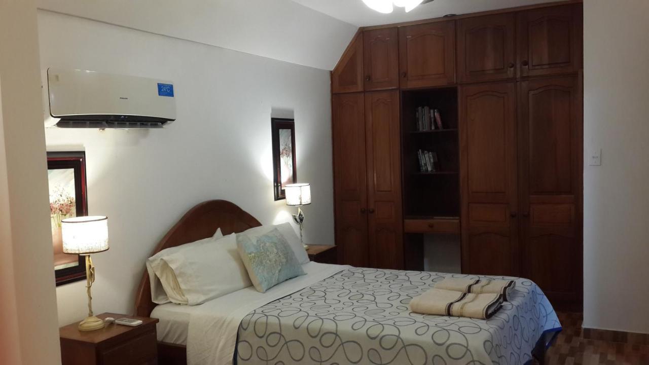 Casa Folks Bed & Breakfast Puerto Iguazú Eksteriør bilde